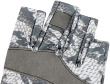 Загрузить изображение в средство просмотра галереи, Перчатки FAVORITE Solar Fishing Gloves 5 Cut Grey