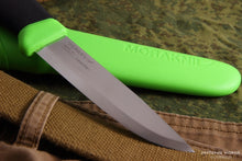 Загрузить изображение в средство просмотра галереи, Нож туристический MORAKNIV Companion Green