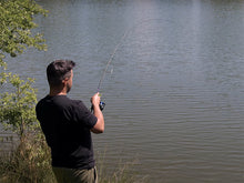 Загрузить изображение в средство просмотра галереи, Спиннинг Delphin GraphiX 24T
