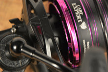 Încărca imaginea în galeria, Катушка CARP EXPERT Purple Feeder Reel 6000 - Flagmanshop
