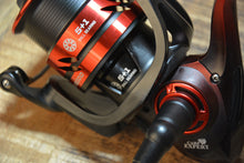 Загрузить изображение в средство просмотра галереи, Катушка CARP EXPERT Intruder feeder 6000
